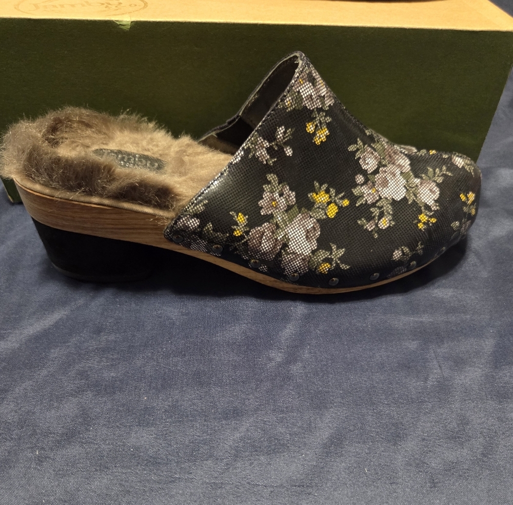 Jambu Black Floral Mules with Faux Fur - Picture 10 of 11